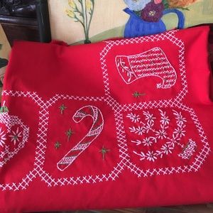 🌺Gorgeous Christmas Embroidered Tablecloth